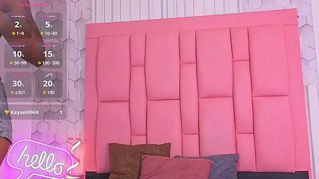 Snapshot of emelysweett chatting on June 25, 11:37 am emelysweett online show from June 25, 11:37 am