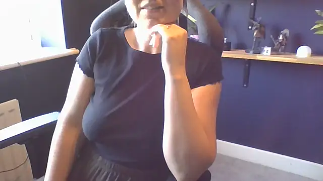 EvieXP online show from July 8, 2:32 pm