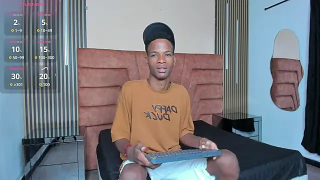 Snapshot of Tyson_Reed chatting on July 20, 11:45 am Tyson Reed online show from July 20, 11:45 am