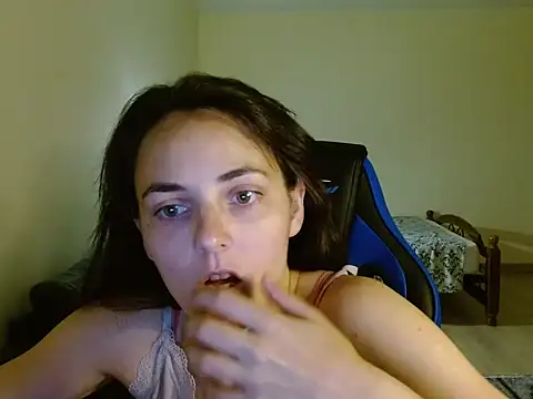 Snapshot of OliviaTheS chatting on June 25, 8:02 pm OliviaTheS online show from June 25, 8:02 pm