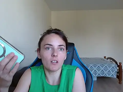 Snapshot of OliviaTheS chatting on June 27, 9:25 am OliviaTheS online show from June 27, 9:25 am