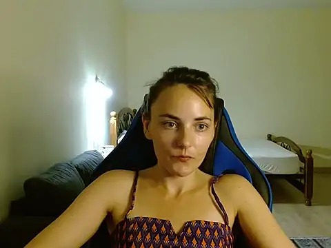 Snapshot of OliviaTheS chatting on July 2, 8:04 pm OliviaTheS online show from July 2, 8:04 pm