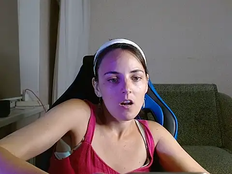 Snapshot of OliviaTheS chatting on August 1, 8:19 pm OliviaTheS online show from August 1, 8:19 pm