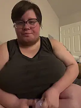Snapshot of femboyphoenix chatting on June 13, 2:20 am femboyphoenix online show from June 13, 2:20 am
