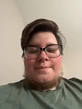 Snapshot of femboyphoenix chatting on June 18, 1:48 pm femboyphoenix online show from June 18, 1:48 pm