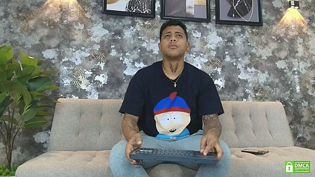 Snapshot of Alejandro_and_Deiby chatting on June 16, 10:51 am Alejandro and Deiby online show from June 16, 10:51 am