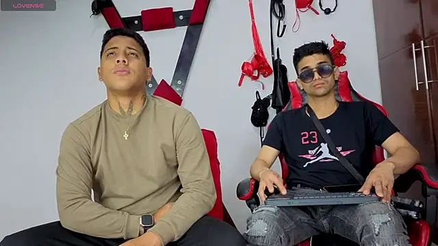 Snapshot of Alejandro_and_Deiby chatting on June 19, 3:00 am Alejandro and Deiby online show from June 19, 3:00 am