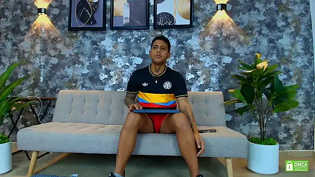 Snapshot of Alejandro_and_Deiby chatting on June 22, 10:56 am Alejandro and Deiby online show from June 22, 10:56 am