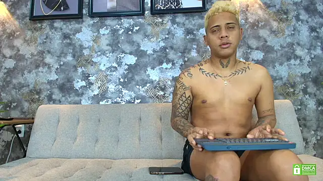 Snapshot of Alejandro_and_Deiby chatting on July 2, 10:43 am Alejandro and Deiby online show from July 2, 10:43 am