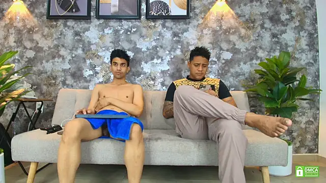 Snapshot of Alejandro_and_Deiby chatting on July 6, 12:02 pm Alejandro and Deiby online show from July 6, 12:02 pm