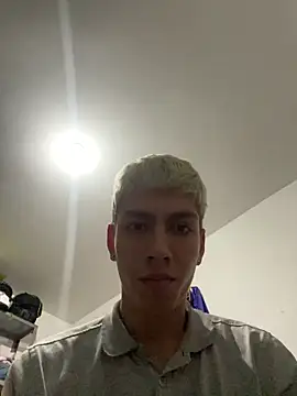 noah kinderknecht online show from June 18, 1:28 am