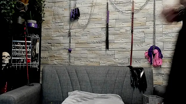 Snapshot of Miss_Kaz chatting on August 10, 1:31 am Miss Kaz online show from August 10, 1:31 am