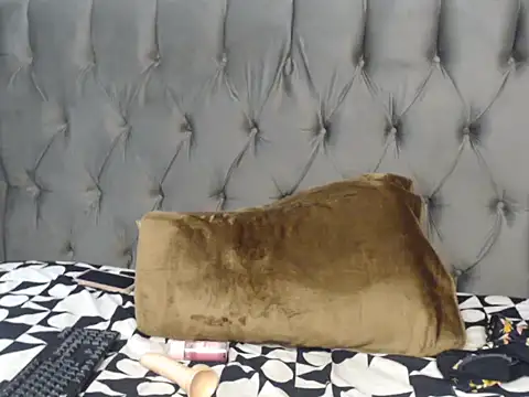Snapshot of Loyal_Alisha chatting on June 25, 5:12 am Loyal Alisha online show from June 25, 5:12 am