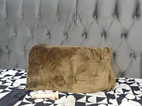 Snapshot of Loyal_Alisha chatting on June 25, 5:17 pm Loyal Alisha online show from June 25, 5:17 pm