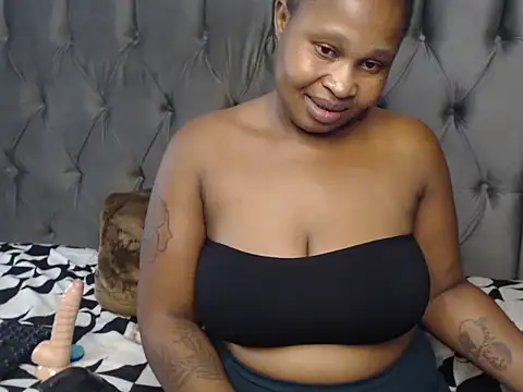 Snapshot of Loyal_Alisha chatting on June 26, 5:23 am Loyal Alisha online show from June 26, 5:23 am