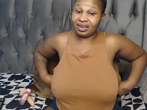 Snapshot of Loyal_Alisha chatting on July 7, 7:23 am Loyal Alisha online show from July 7, 7:23 am