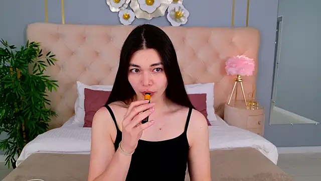 MaddieMeyer online show from June 13, 3:59 am