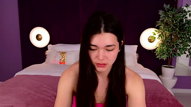 Snapshot of MaddieMeyer chatting on July 9, 3:43 am MaddieMeyer online show from July 9, 3:43 am