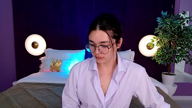 Snapshot of MaddieMeyer chatting on July 16, 3:45 am MaddieMeyer online show from July 16, 3:45 am