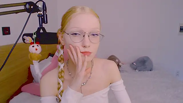 blush online show from July 5, 8:43 am