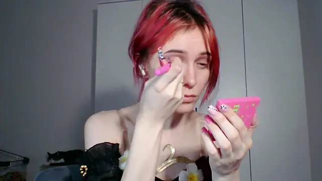 Snapshot of KayleneWesterberg chatting on June 21, 3:25 pm KayleneWesterberg online show from June 21, 3:25 pm