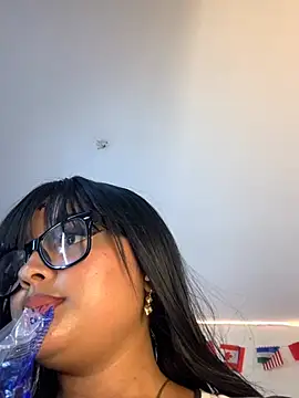 Snapshot of maryale01 chatting on July 4, 12:17 am maryale01 online show from July 4, 12:17 am