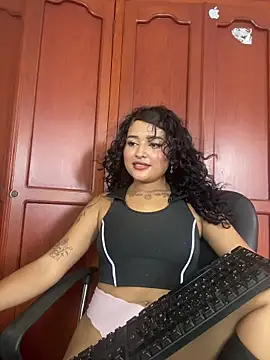 Snapshot of maryale01 chatting on July 18, 7:06 pm maryale01 online show from July 18, 7:06 pm