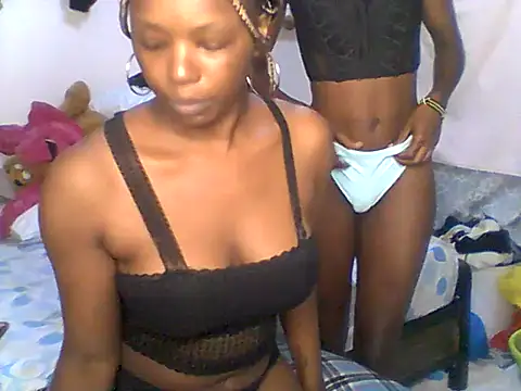 Snapshot of Ladysweetness23 chatting on June 30, 4:13 am Ladysweetness23 online show from June 30, 4:13 am