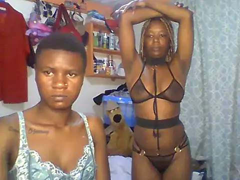 Snapshot of Ladysweetness23 chatting on July 1, 3:30 am Ladysweetness23 online show from July 1, 3:30 am