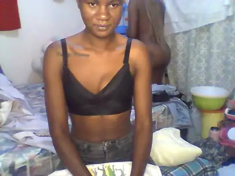 Snapshot of Ladysweetness23 chatting on July 2, 3:23 am Ladysweetness23 online show from July 2, 3:23 am