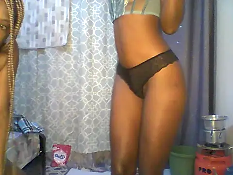 Snapshot of Ladysweetness23 chatting on July 11, 3:42 am Ladysweetness23 online show from July 11, 3:42 am