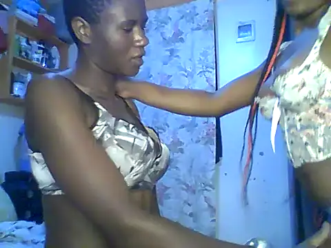 Snapshot of Ladysweetness23 chatting on July 28, 2:13 pm Ladysweetness23 online show from July 28, 2:13 pm
