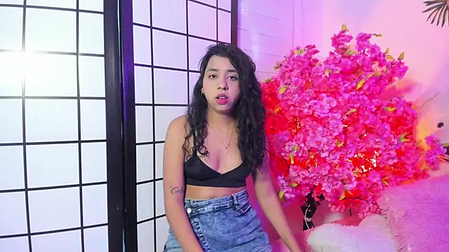 Snapshot of Ariana_Ivers_ chatting on June 14, 2:08 pm Ariana Ivers online show from June 14, 2:08 pm
