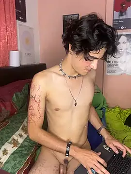 Snapshot of Eros_Blue chatting on June 14, 2:24 am Eros Blue online show from June 14, 2:24 am