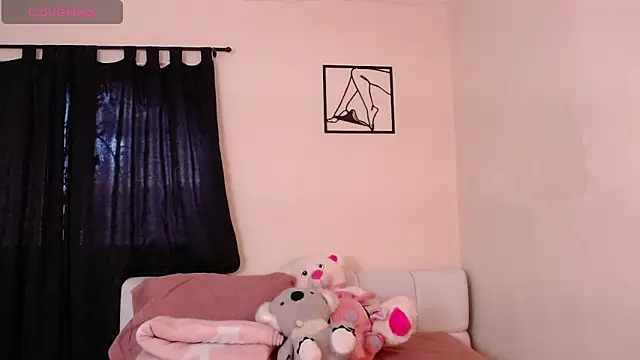 Snapshot of Veronica_M chatting on June 21, 6:10 pm Veronica M online show from June 21, 6:10 pm