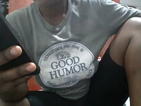Snapshot of yummyyychocolate chatting on June 17, 8:54 pm yummyyychocolate online show from June 17, 8:54 pm