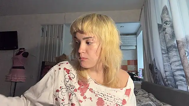 FreedaDeloach online show from June 17, 1:01 pm