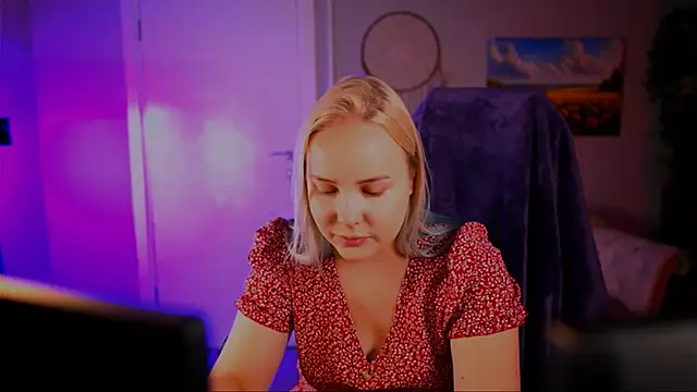 Snapshot of stellawatts chatting on June 25, 8:08 am stellawatts online show from June 25, 8:08 am