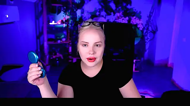 Snapshot of stellawatts chatting on July 8, 12:09 pm stellawatts online show from July 8, 12:09 pm
