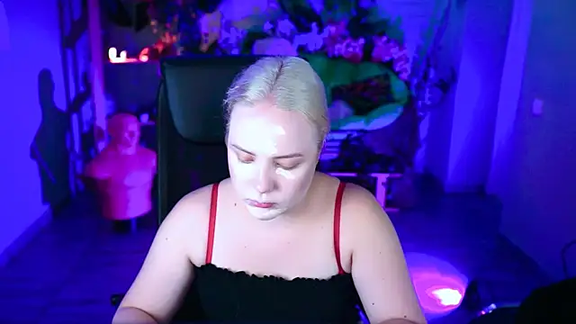 Snapshot of stellawatts chatting on July 9, 12:09 pm stellawatts online show from July 9, 12:09 pm