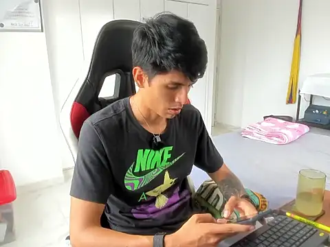 Snapshot of dantedecentralized chatting on June 15, 9:28 pm dantedecentralized online show from June 15, 9:28 pm