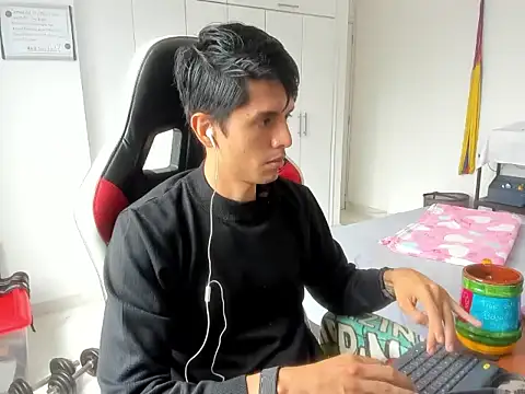 Snapshot of dantedecentralized chatting on June 16, 2:52 pm dantedecentralized online show from June 16, 2:52 pm