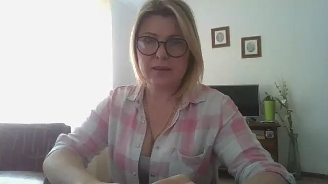 Snapshot of ElenaLove888 chatting on June 13, 8:34 am ElenaLove888 online show from June 13, 8:34 am