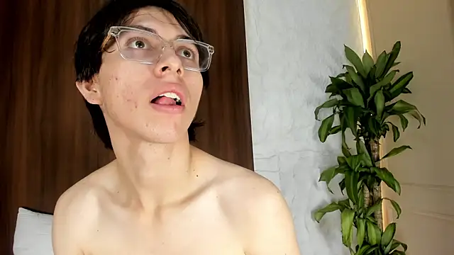 AlexParkerr  online show from August 3, 12:21 pm