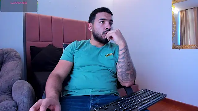 Snapshot of Massimo_Moretti chatting on July 3, 8:37 pm Massimo Moretti online show from July 3, 8:37 pm