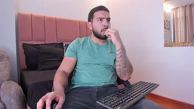 Snapshot of Massimo_Moretti chatting on July 4, 9:10 pm Massimo Moretti online show from July 4, 9:10 pm