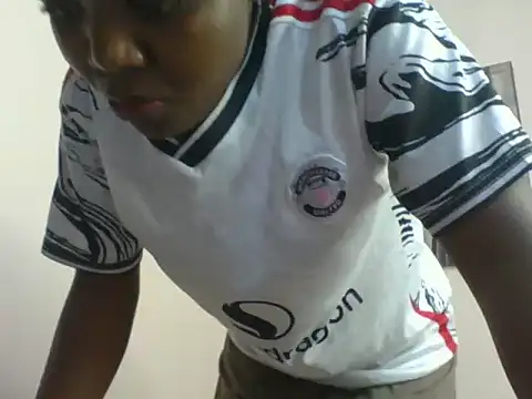 Snapshot of Black_prettty chatting on June 25, 4:44 pm Black prettty online show from June 25, 4:44 pm