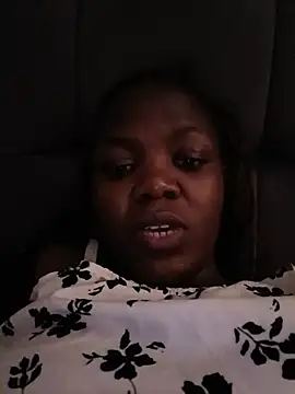 Snapshot of Black_prettty chatting on July 15, 9:36 am Black prettty online show from July 15, 9:36 am