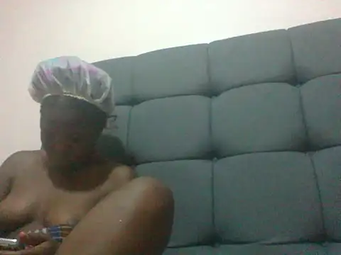 Snapshot of Black_prettty chatting on July 18, 4:33 pm Black prettty online show from July 18, 4:33 pm