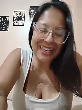 Snapshot of Coral_611 chatting on June 25, 10:47 pm Coral 611 online show from June 25, 10:47 pm